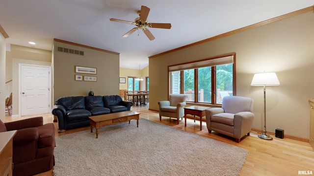 105 FLEUR DE LIS Court, East Peoria, IL 61611