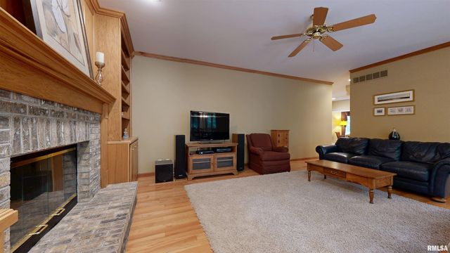 105 FLEUR DE LIS Court, East Peoria, IL 61611