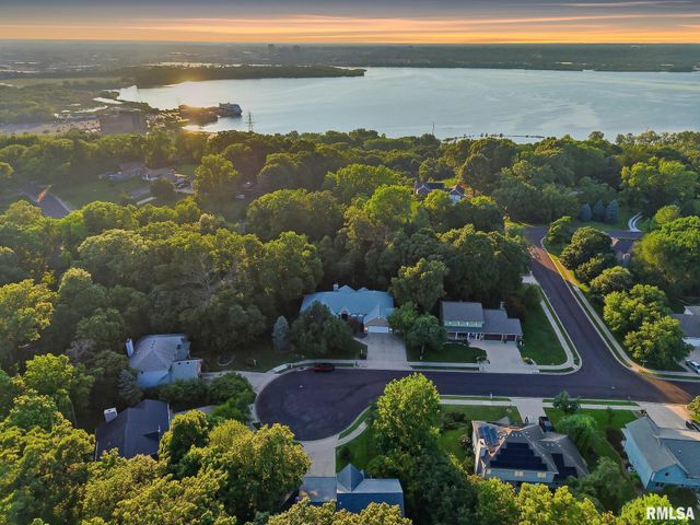 105 FLEUR DE LIS Court, East Peoria, IL 61611