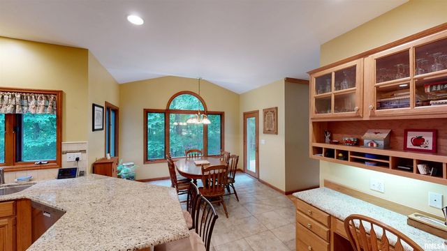 105 FLEUR DE LIS Court, East Peoria, IL 61611