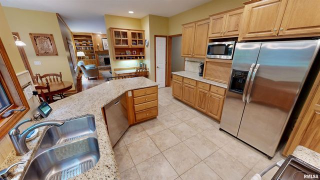 105 FLEUR DE LIS Court, East Peoria, IL 61611