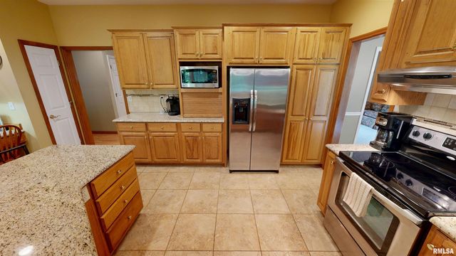 105 FLEUR DE LIS Court, East Peoria, IL 61611