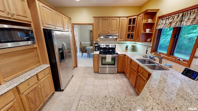 105 FLEUR DE LIS Court, East Peoria, IL 61611
