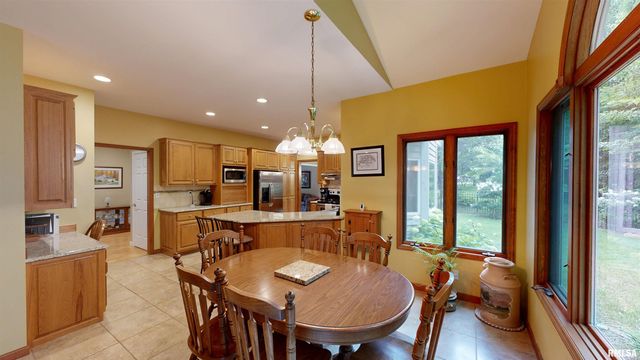 105 FLEUR DE LIS Court, East Peoria, IL 61611