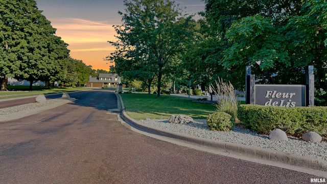 105 FLEUR DE LIS Court, East Peoria, IL 61611