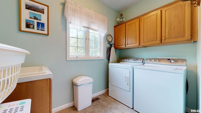 105 FLEUR DE LIS Court, East Peoria, IL 61611