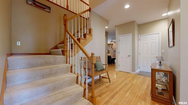 105 FLEUR DE LIS Court, East Peoria, IL 61611