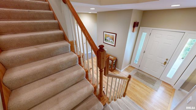 105 FLEUR DE LIS Court, East Peoria, IL 61611