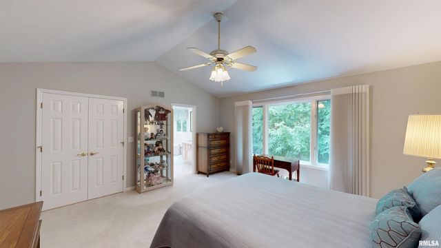 105 FLEUR DE LIS Court, East Peoria, IL 61611