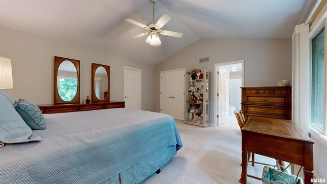 105 FLEUR DE LIS Court, East Peoria, IL 61611
