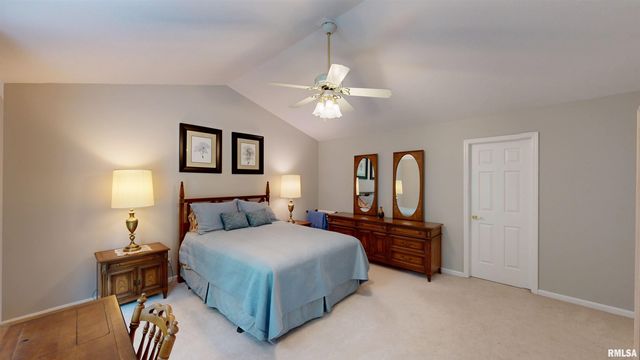 105 FLEUR DE LIS Court, East Peoria, IL 61611