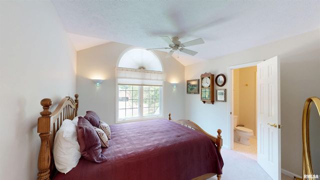 105 FLEUR DE LIS Court, East Peoria, IL 61611