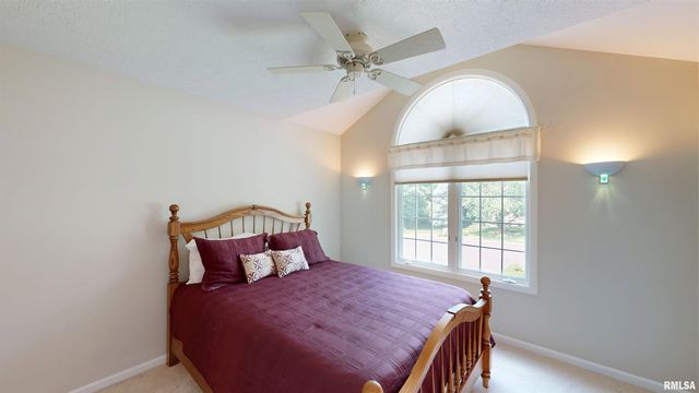 105 FLEUR DE LIS Court, East Peoria, IL 61611