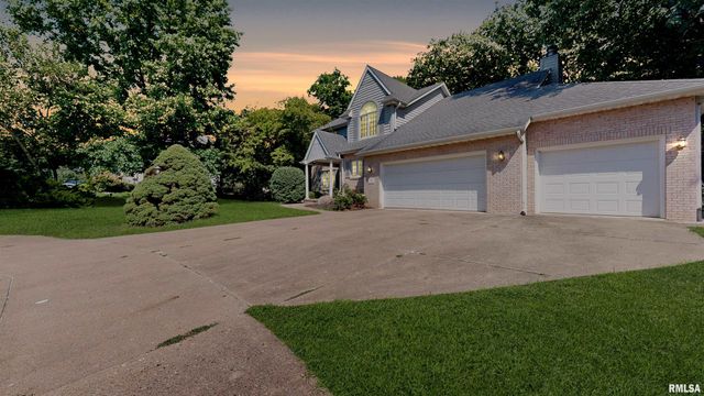 105 FLEUR DE LIS Court, East Peoria, IL 61611