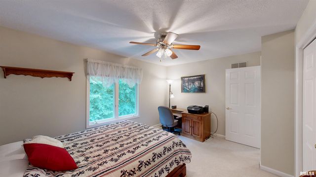 105 FLEUR DE LIS Court, East Peoria, IL 61611