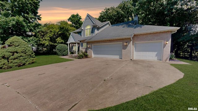 105 FLEUR DE LIS Court, East Peoria, IL 61611
