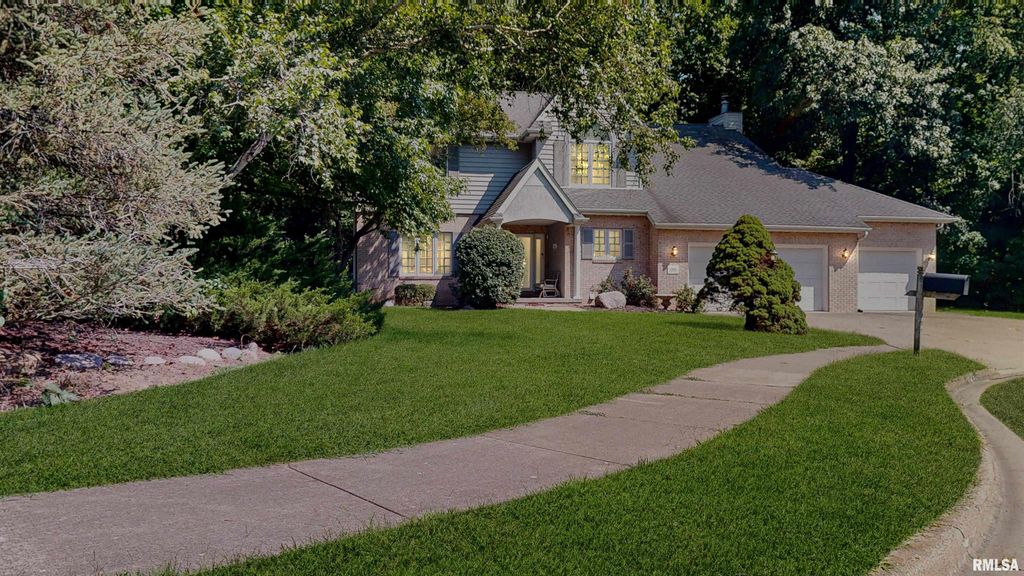 105 FLEUR DE LIS Court, East Peoria, IL 61611