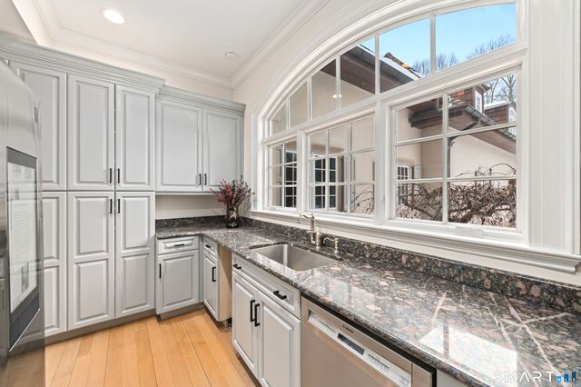 4 Cowdray Park Drive, Greenwich, CT 06831