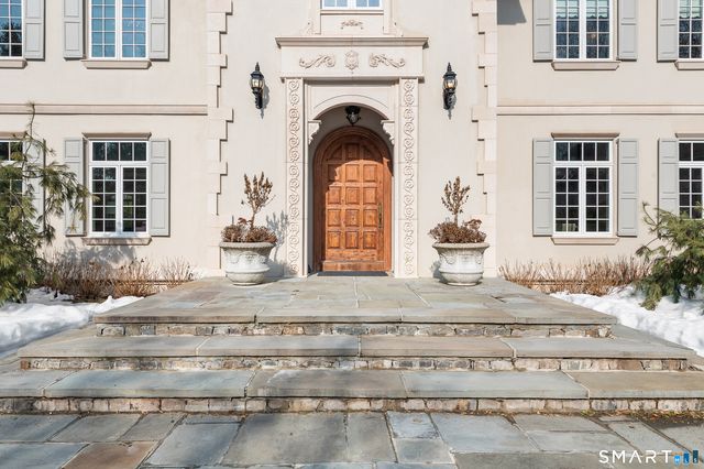 4 Cowdray Park Drive, Greenwich, CT 06831