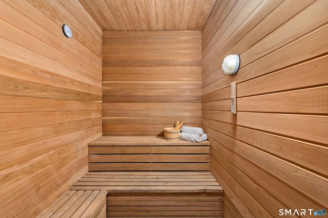 4 Cowdray Park Drive, Greenwich, CT 06831