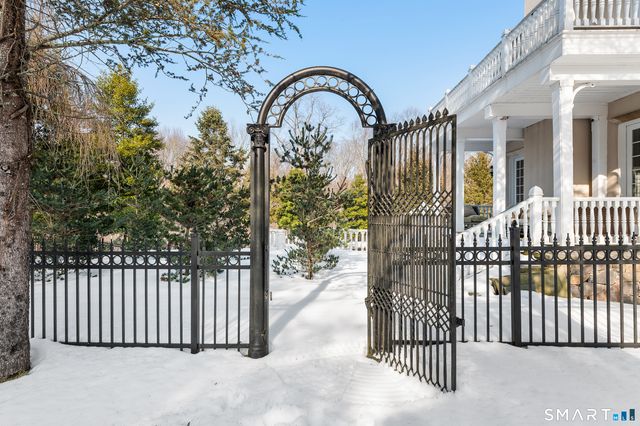 4 Cowdray Park Drive, Greenwich, CT 06831