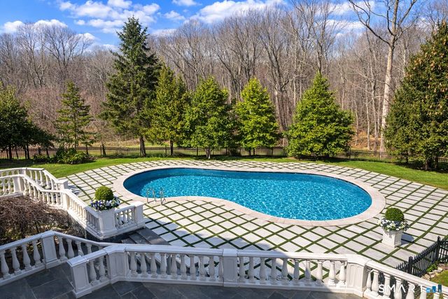 4 Cowdray Park Drive, Greenwich, CT 06831