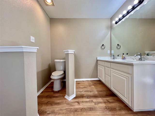 525 Reagan Lane, Burleson, TX 76028