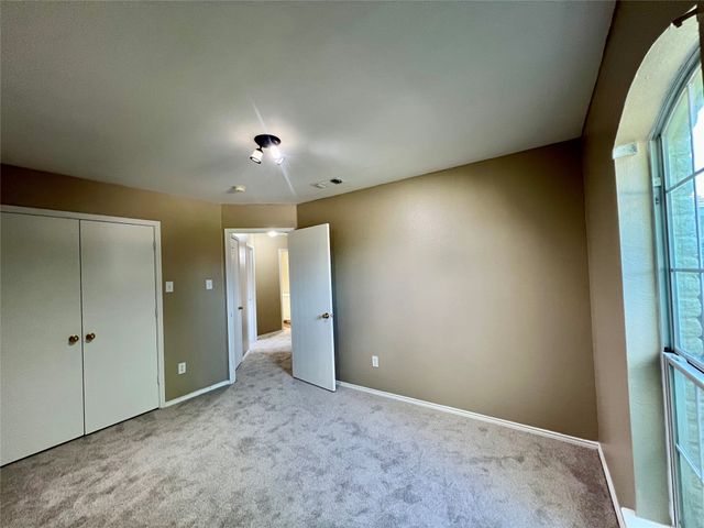 525 Reagan Lane, Burleson, TX 76028