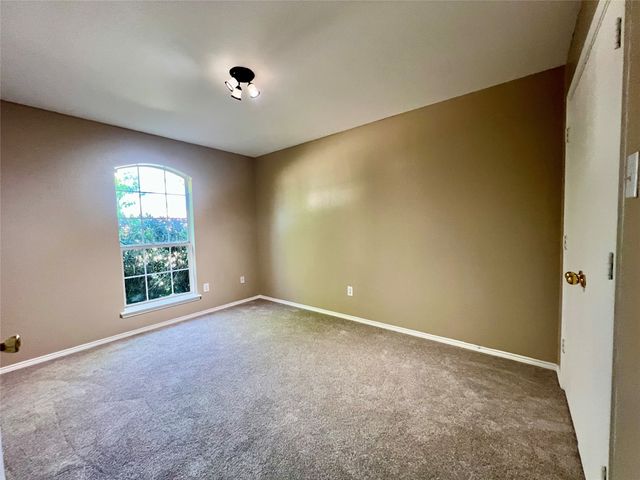 525 Reagan Lane, Burleson, TX 76028