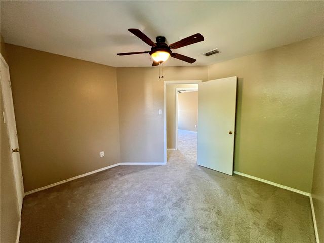 525 Reagan Lane, Burleson, TX 76028
