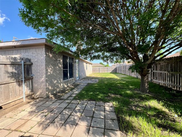 525 Reagan Lane, Burleson, TX 76028