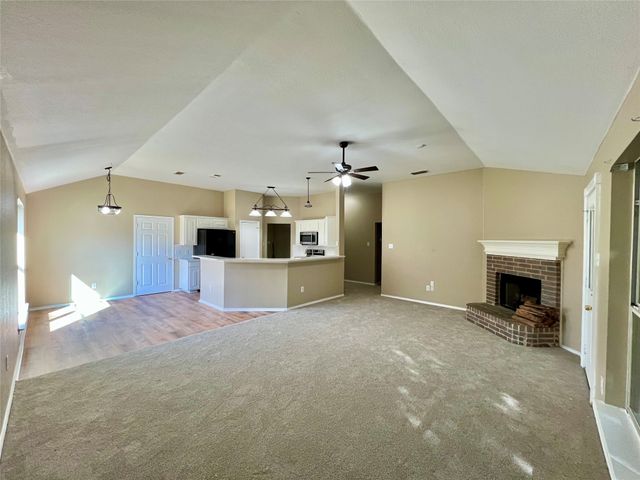 525 Reagan Lane, Burleson, TX 76028