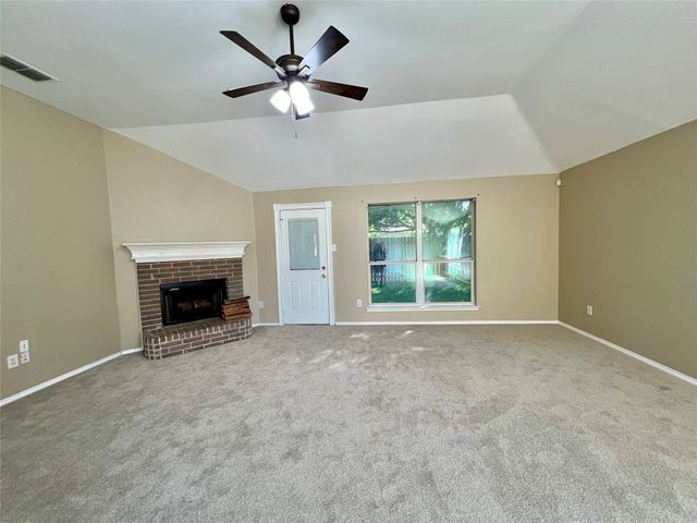 525 Reagan Lane, Burleson, TX 76028