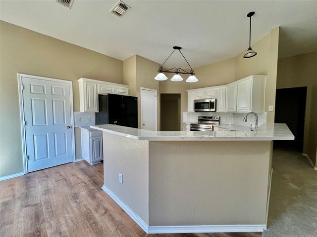 525 Reagan Lane, Burleson, TX 76028