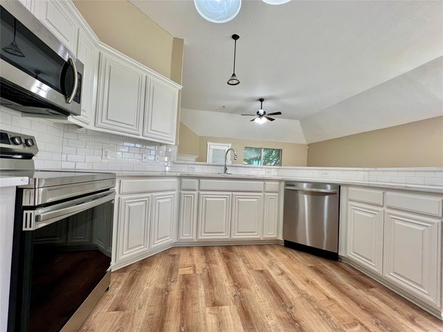 525 Reagan Lane, Burleson, TX 76028
