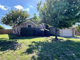 525 Reagan Lane, Burleson, TX 76028