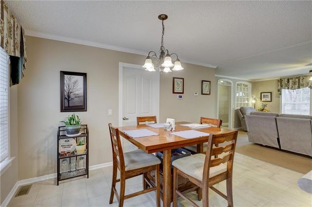 23098 Kiowa Road, Parsons, KS 67357