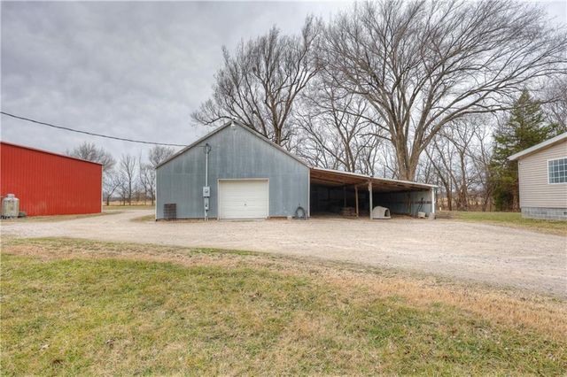 23098 Kiowa Road, Parsons, KS 67357