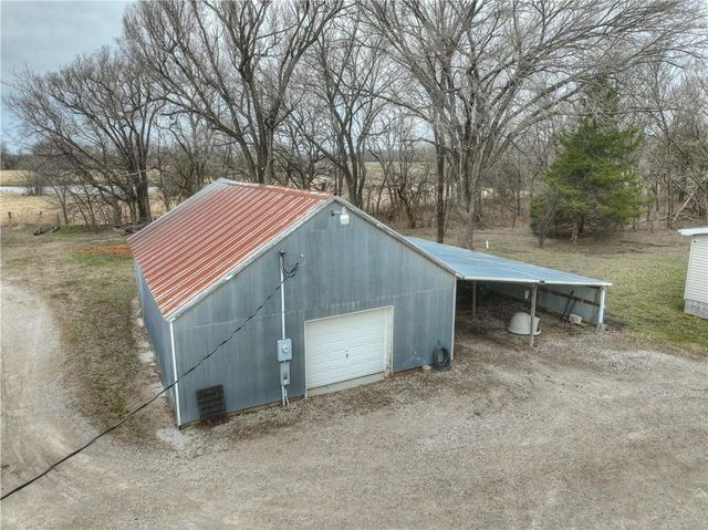 23098 Kiowa Road, Parsons, KS 67357