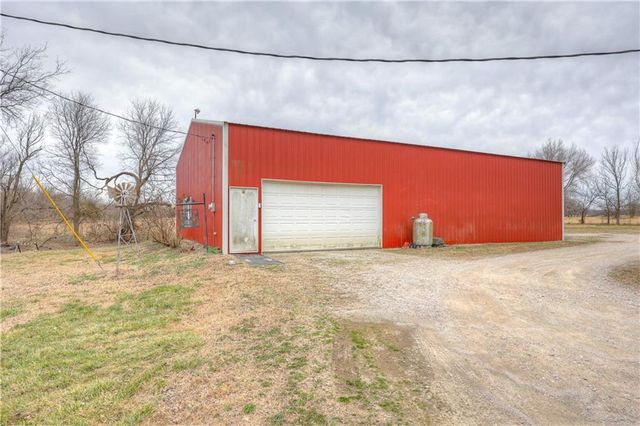 23098 Kiowa Road, Parsons, KS 67357