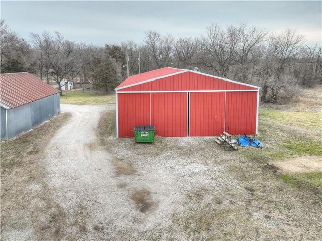 23098 Kiowa Road, Parsons, KS 67357