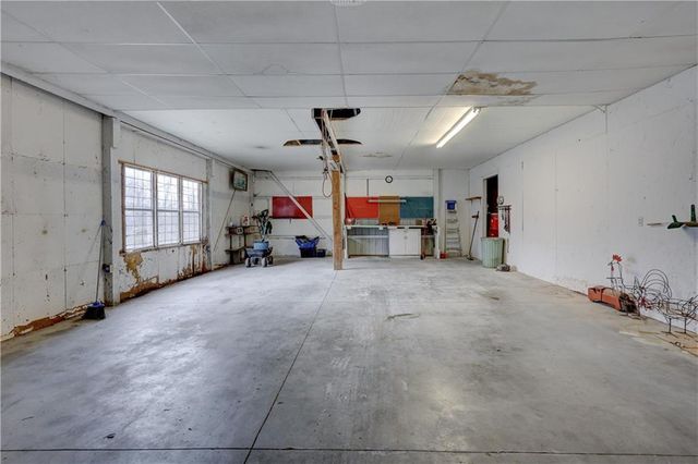 23098 Kiowa Road, Parsons, KS 67357