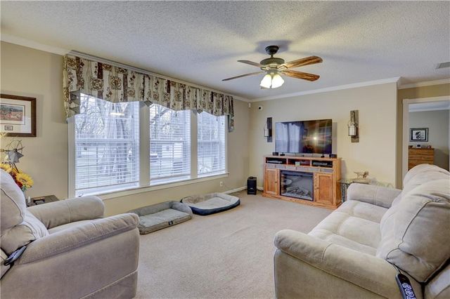 23098 Kiowa Road, Parsons, KS 67357