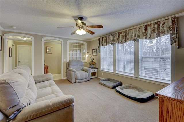 23098 Kiowa Road, Parsons, KS 67357