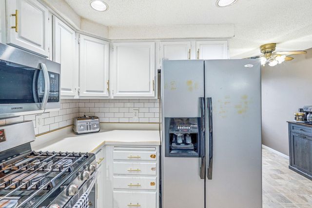 857 Rose Avenue E, Saint Paul, MN 55106