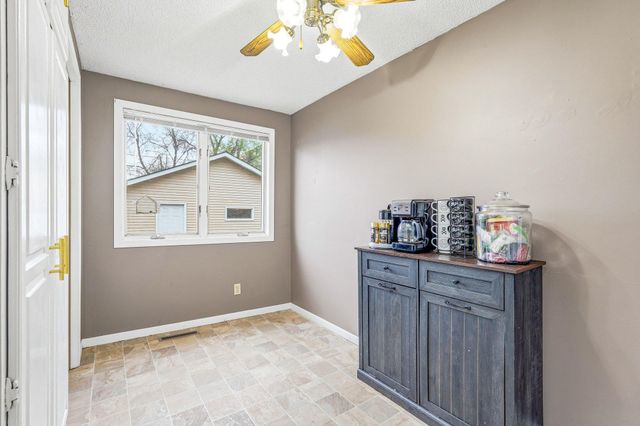 857 Rose Avenue E, Saint Paul, MN 55106