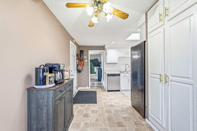 857 Rose Avenue E, Saint Paul, MN 55106