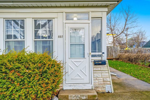 857 Rose Avenue E, Saint Paul, MN 55106