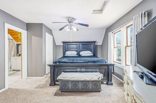 857 Rose Avenue E, Saint Paul, MN 55106