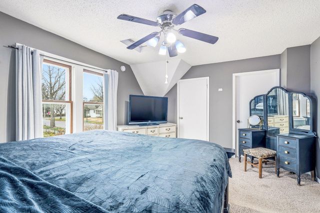 857 Rose Avenue E, Saint Paul, MN 55106